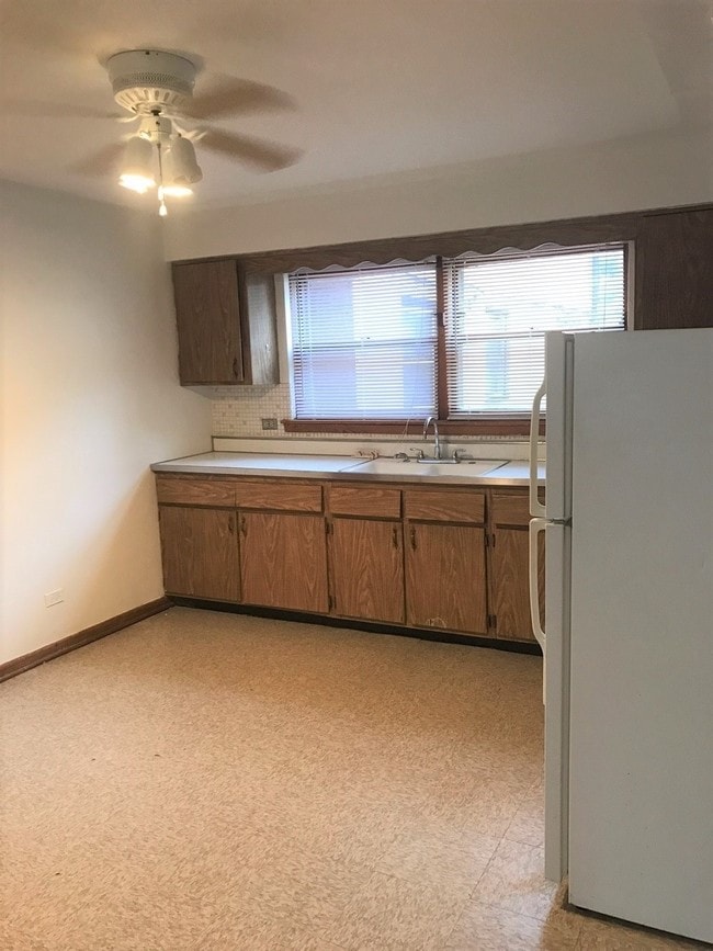 Interior Photo - 2252 W 111th St