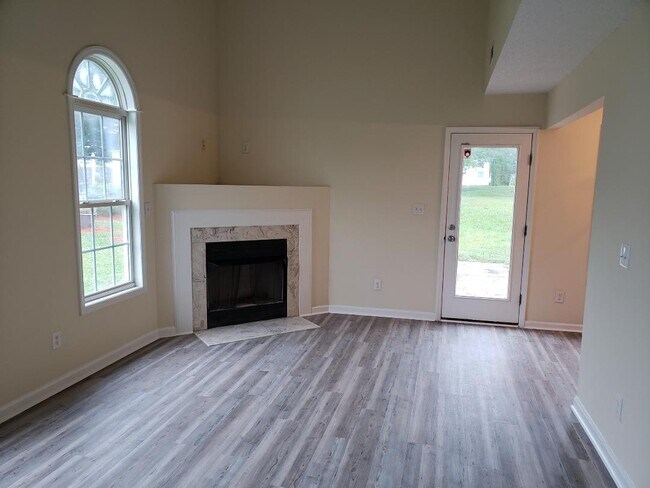 Building Photo - 1144 Grovewood Dr