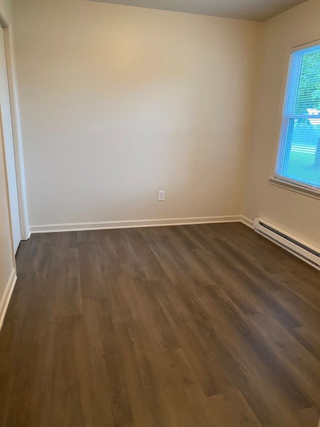 Building Photo - Nice Two Bedroom Apartment for Rent near BRCC