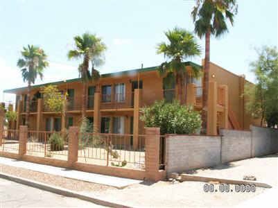 Foto del edificio - 2585 N Country Club Rd