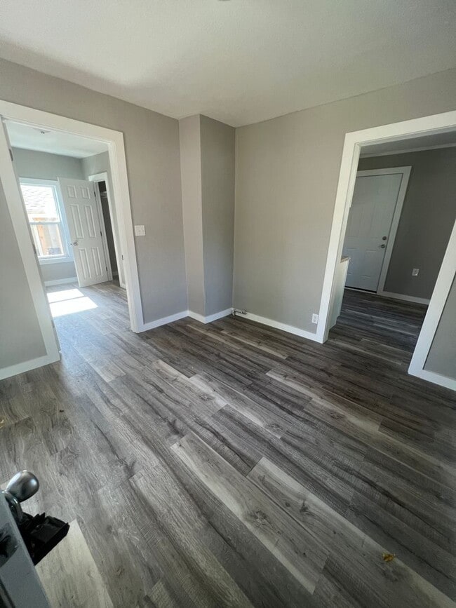 Building Photo - 1 bedroom/1 bathroom house