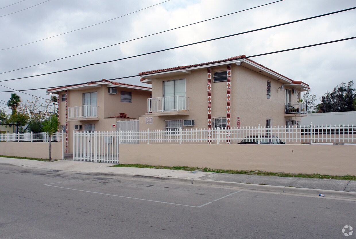 Building Photo - 330 S Perviz Ave