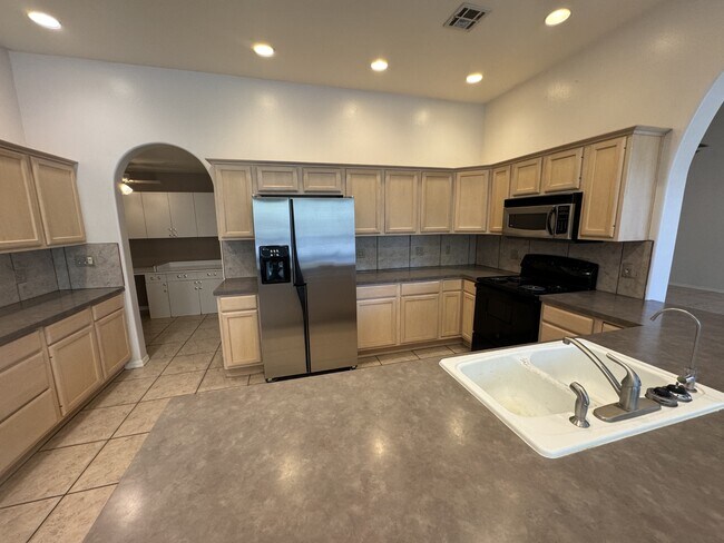 Building Photo - 10100 E Agua Vista Way