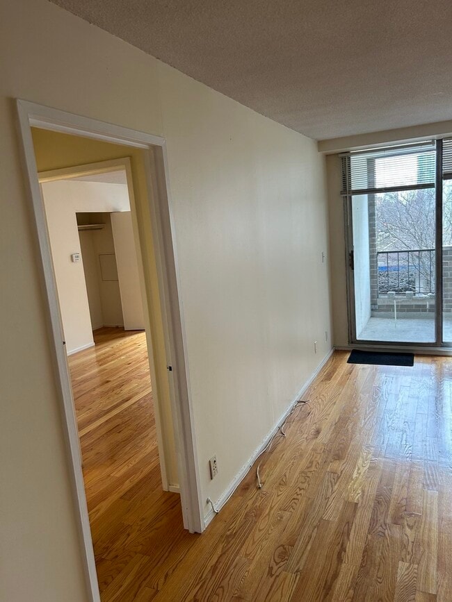 Building Photo - 77 Pond Ave