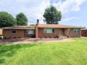 Building Photo - 24 Lincord Dr