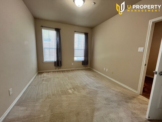 Foto del edificio - 15831 Breedlove Pl