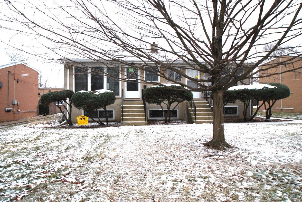 417 W Stone Ave Unit A, Addison, IL 60101 Condo for Rent in Addison, IL