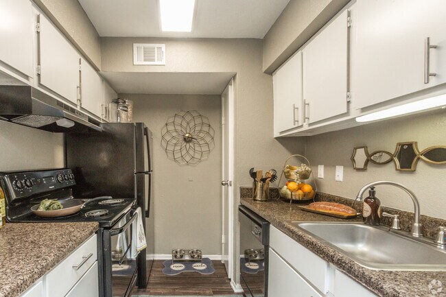 Foto del edificio - 2 bed ONLY - $1,235!