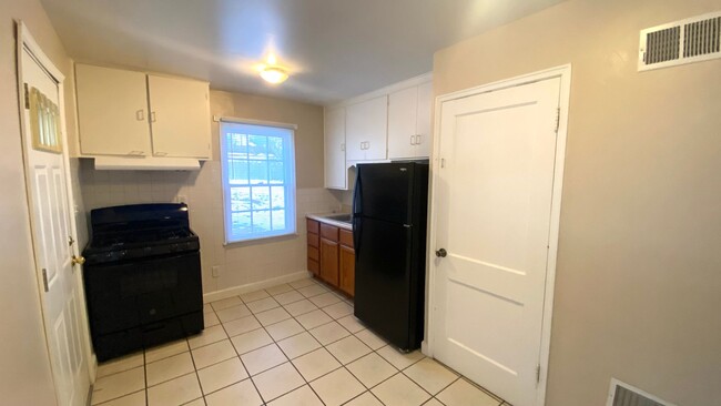 Foto del edificio - 2 Bedroom, 1 Bath Home w/Garage Available ...