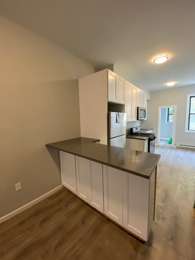 Foto del edificio - 323 Grand St