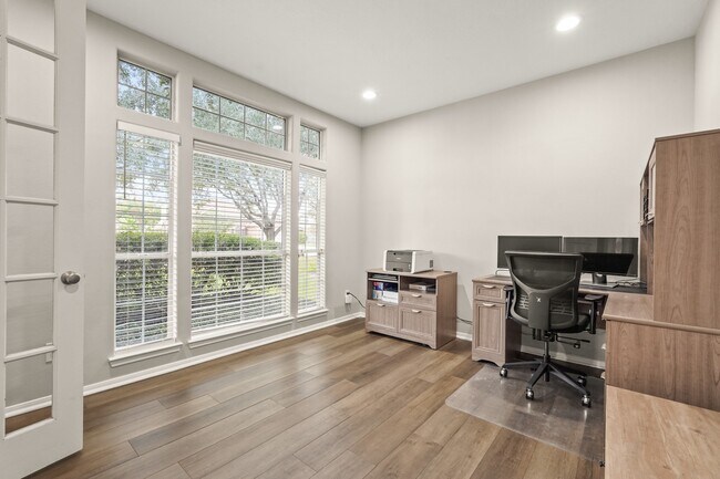 Foto del edificio - 18910 Rustling Ridge Dr