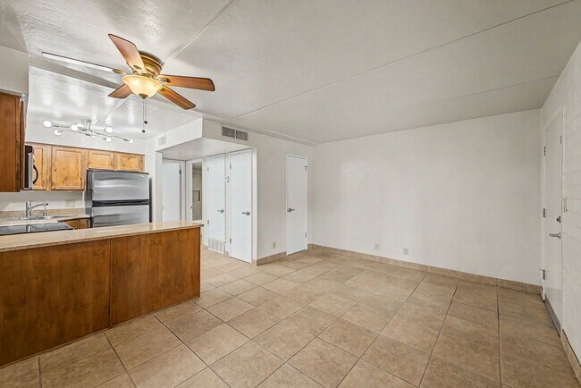Foto del edificio - University/ Downtown- 1 bedroom first floor condo