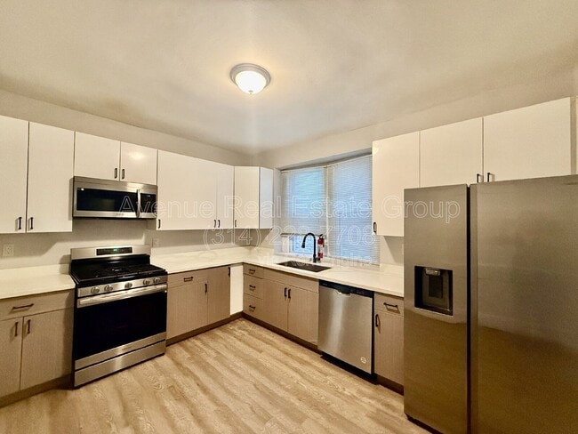 Foto del edificio - 6017 Kingsbury Ave