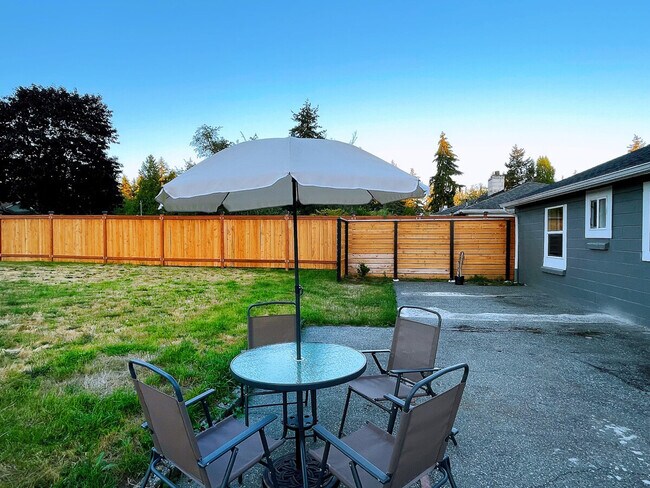 Foto del edificio - 13352 17th Ave NE