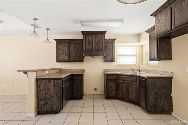 Building Photo - 10 W 2nd St