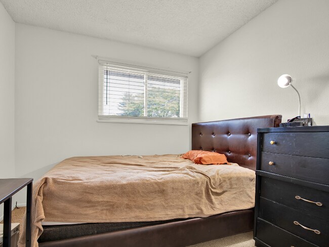 Foto del edificio - 13005 Lowell Ct