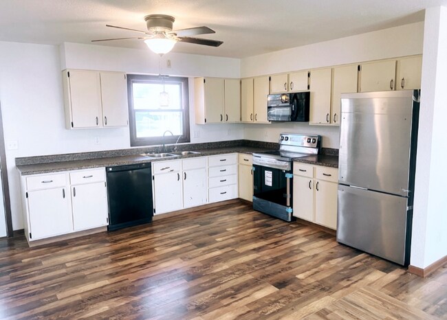 Building Photo - 4015 Oiler Ln