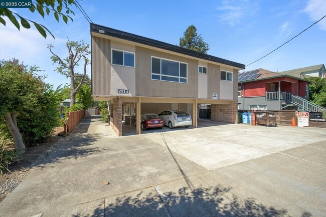 Building Photo - 2134 McGee Ave