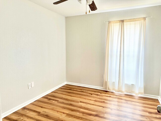 Building Photo - 6937 N Rothmer Dr
