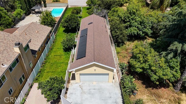 Foto del edificio - 1077 E Elmwood Ave