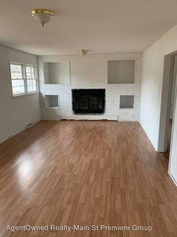 Building Photo - 4 br, 3.5 bath House - 257 N. Pandora Drive