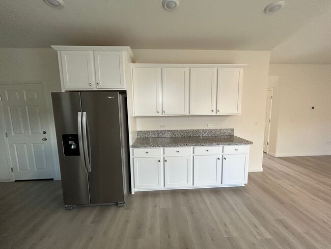 Foto del edificio - 5 Bedroom 4 Bathroom Home in The Quail River Gated Community with Solar!