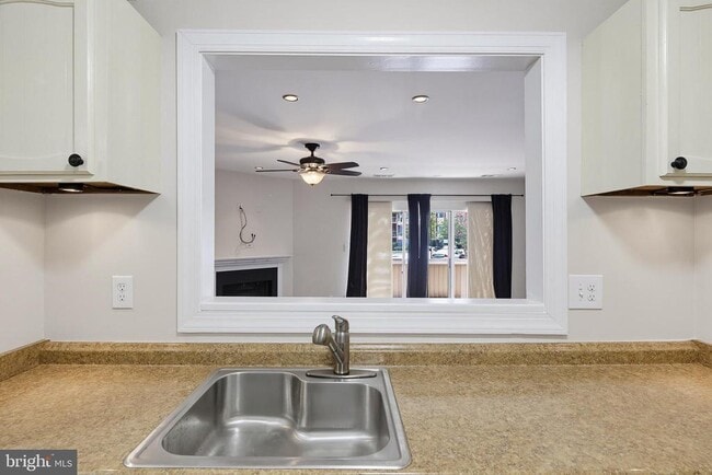 Building Photo - 13123 Wonderland Way