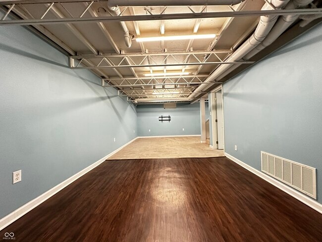 Foto del edificio - 5640 Crittenden Ave