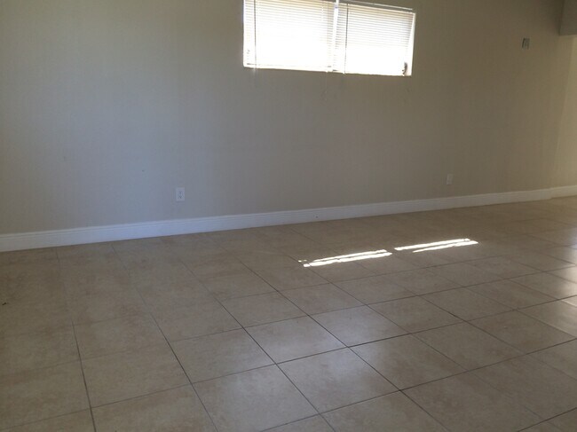 Foto del edificio - 1931 NW 184th St