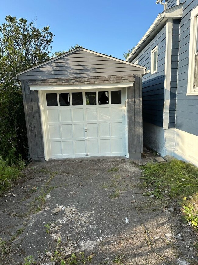 Building Photo - Fully Rehabbed 4 bedroom home for rent