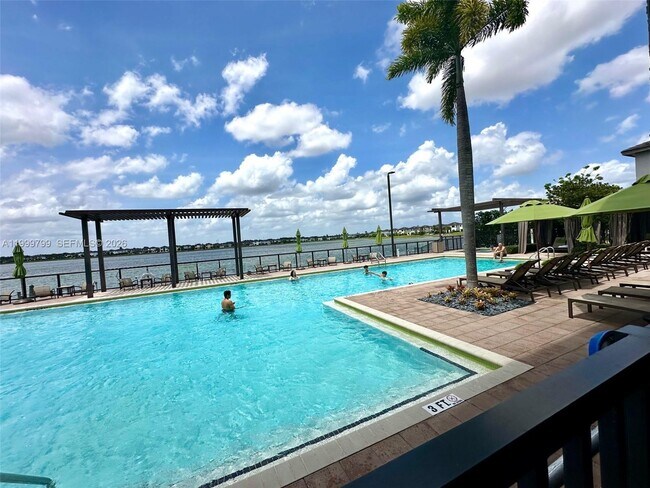 Foto del edificio - 15955 NW 91st Ct