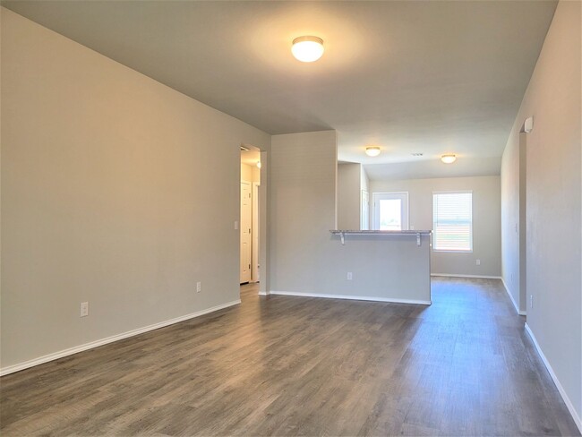 Foto del edificio - Welcome home to this beautiful 4 Bedroom 2...