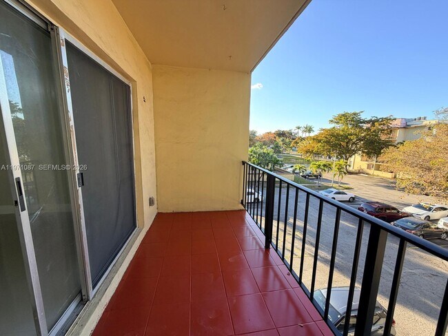 Foto del edificio - 11925 NE 2nd Ave