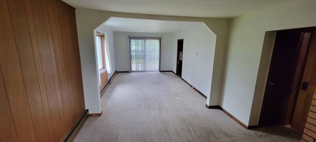 Building Photo - 2093 Creek Rd
