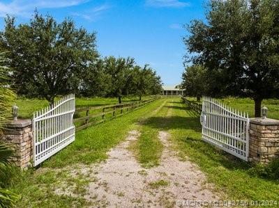 Building Photo - 8101 SW Groveview Terrace