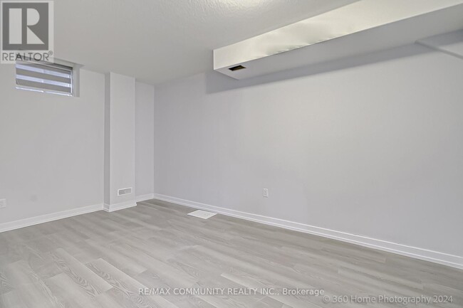 Building Photo - 924 Rexton Dr