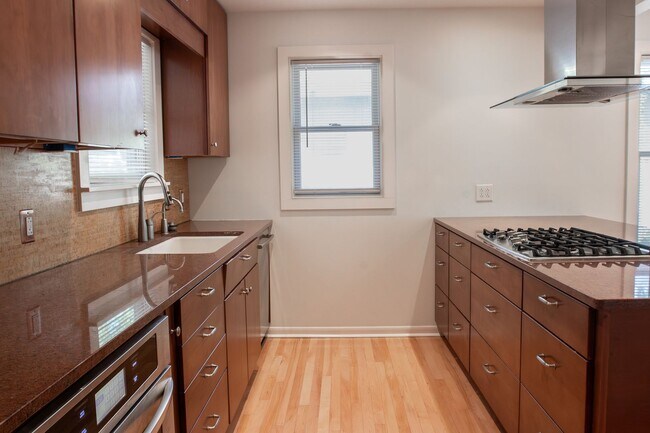 Building Photo - Renovated 3-bedroom/1-bath + Bonus Room in South Austin