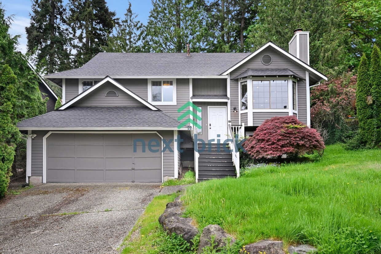 Move-In Ready 4 Bedroom Home in Prime Bellevue Location - Move-In Ready 4 Bedroom Home in Prime Bellevue Location