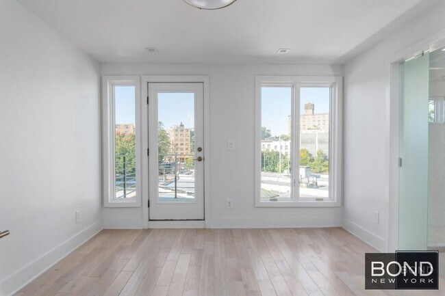Foto del edificio - Amazing 2 Bedroom in the Heart of Astoria!