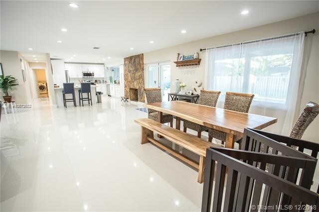 Foto del edificio - 8551 Gatehouse Rd