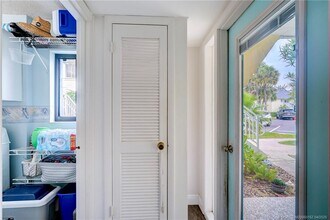 Building Photo - 5563 NE Gulfstream Way