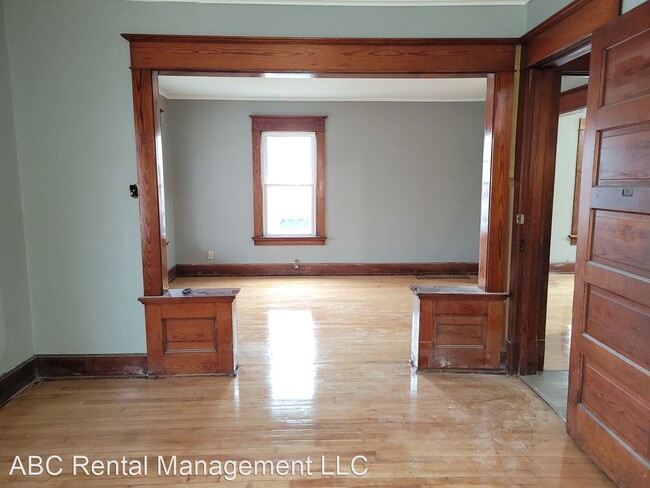 Building Photo - 4 br, 1 bath House - 707 North Ashland Avenue