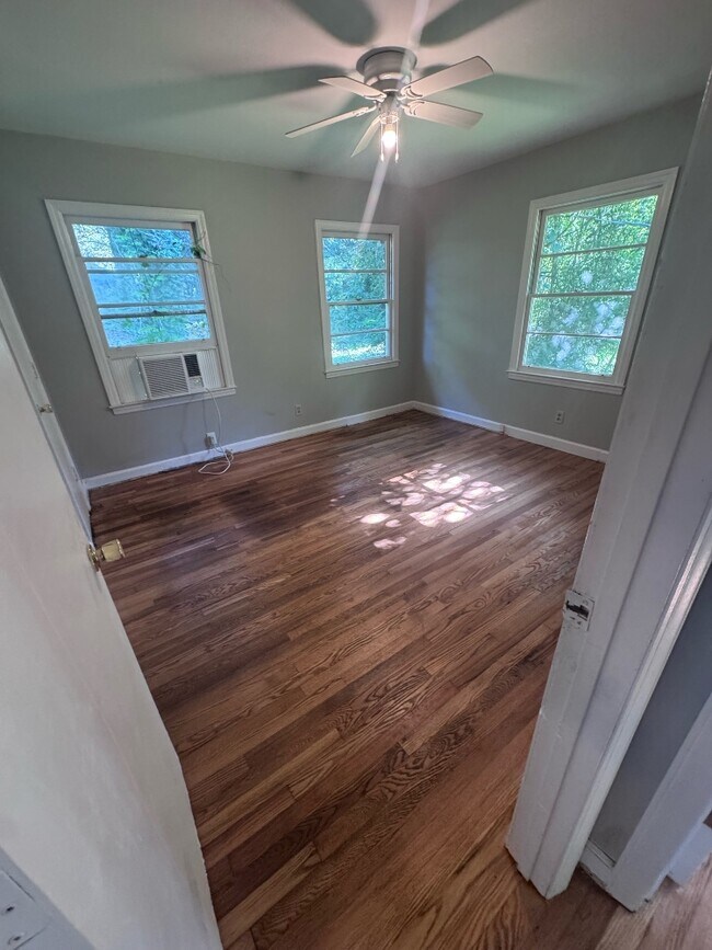 Foto del edificio - 412 Beechwood Cir
