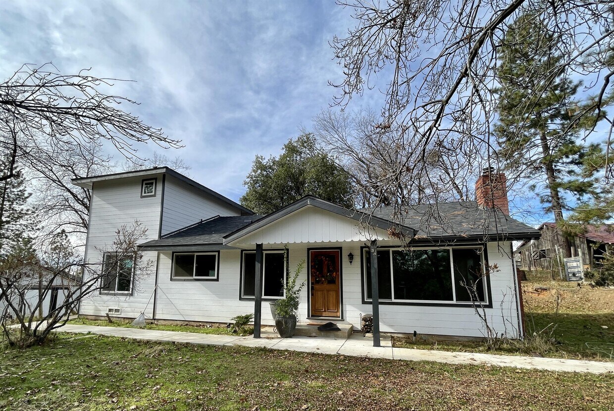 Primary Photo - 5979 Meadow Ln