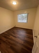 Building Photo - 2528 W 65th St