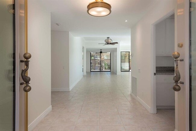 Building Photo - 19 Cornell Dr