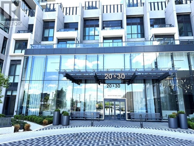 Building Photo - 30 Inn On The Pk Dr