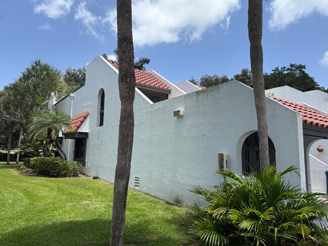 Foto del edificio - 16363 Fern Dr