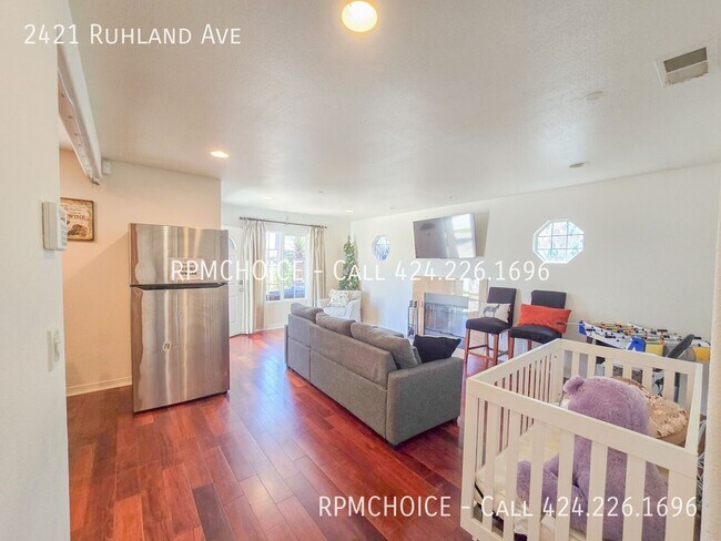 Building Photo - 2421 Ruhland Ave