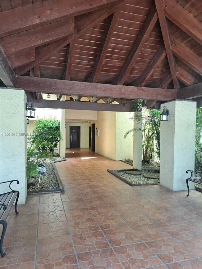 Foto del edificio - 8860 SW 123rd Ct